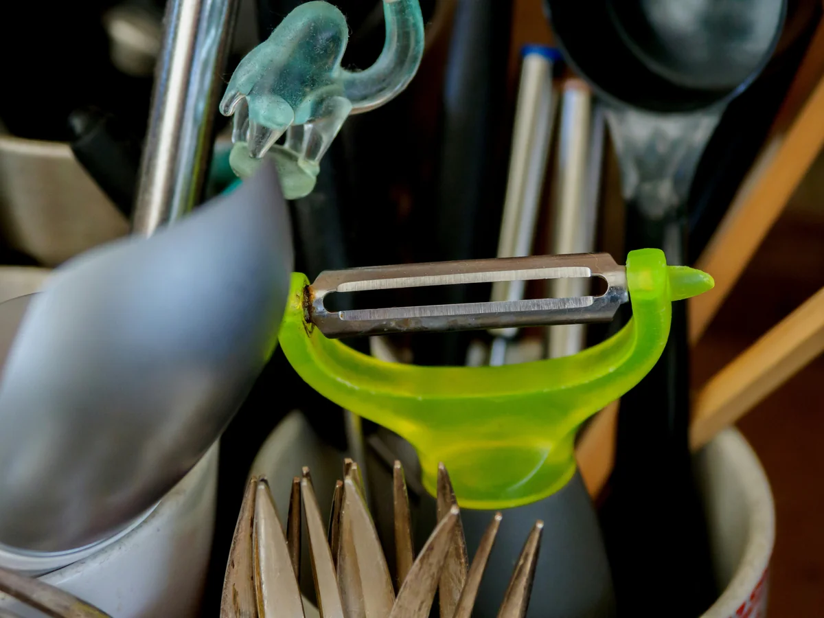 close up, bokeh, macro, blur, blurred background, close focus, kitchen items, kitchen, household items, 
 - longterm durability reviews of everyday kitchen tools