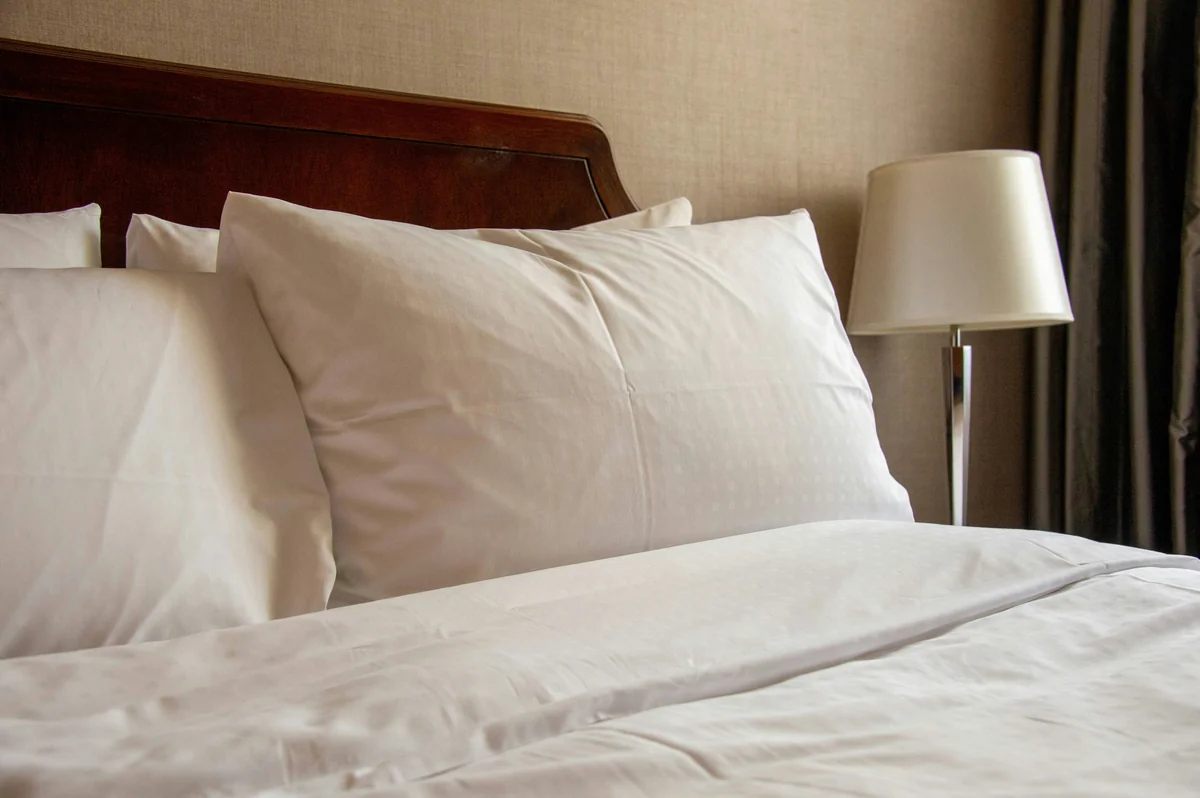 A white pillow in hotel - what to look for when purchasing highquality bed linens
