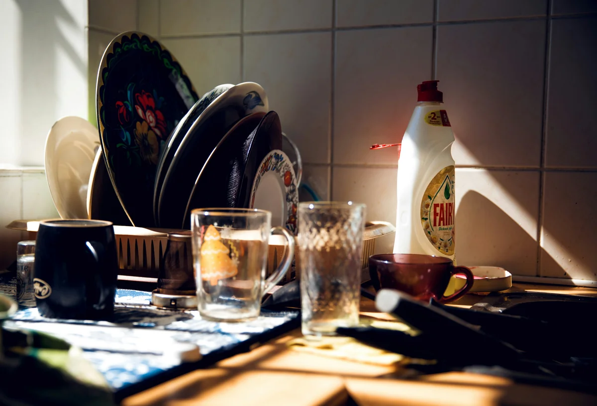 two empty drinking glass and mug - underrated household items that will change your daily routine