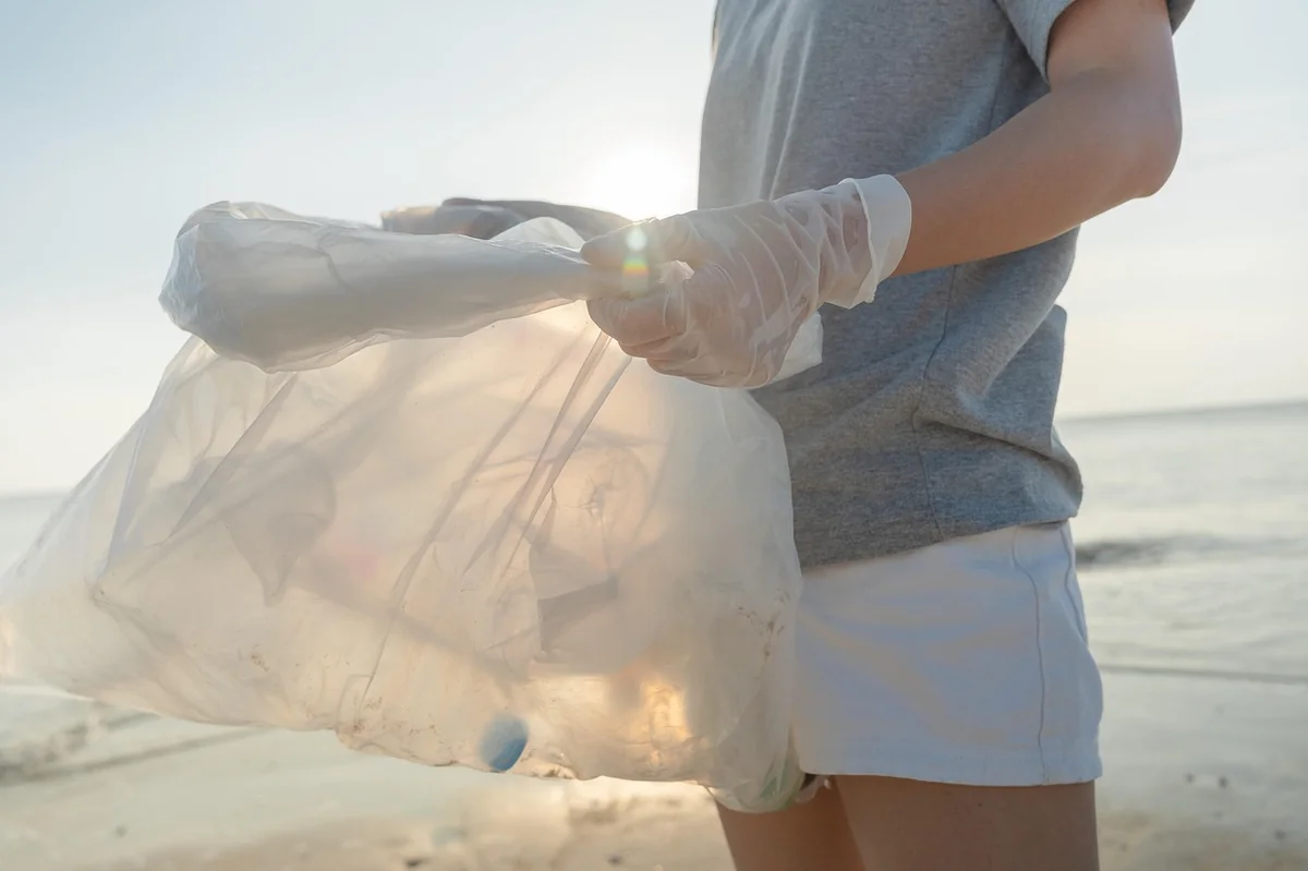 volunteer, pollution, bottle plastic, environment, sea, beach, dirty, problem, global warming, ecology, junk, person, waste, ocean, sand, recycling, garbage, protection, discard, nature, earth day, volunteer, volunteer, volunteer, volunteer, volunteer, global warming, recycling, recycling, earth day - unearthing the best sustainable alternatives for everyday plastic