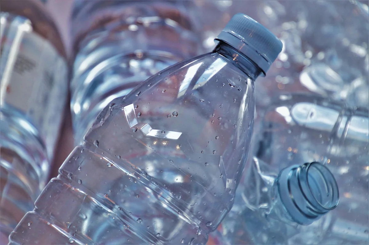 the bottle, plastic, segregation, processing, recycling, reflection, container, waste, garbage, responsibility, throw, blue, services, pollution, empty, shine, wet, problem, to treat with, transparent, plastic waste, earth day, plastic, plastic, plastic, plastic, plastic, recycling, waste, plastic waste - unearthing the best sustainable alternatives for everyday plastic